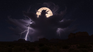 giant-thunderball-in-the-night-sky-over-arizona-desert.jpg