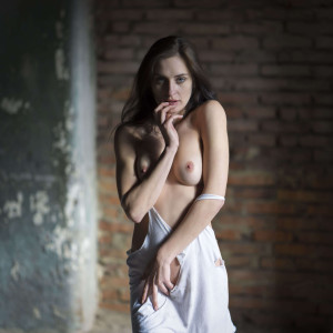 Голая в белом.jpg