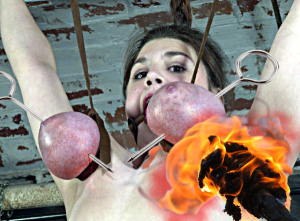 Бондаж груди, спицы и факел.png