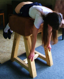 Школьница готова к порке.jpeg