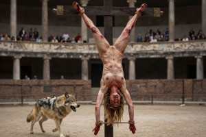 Скармливают волку.jpg