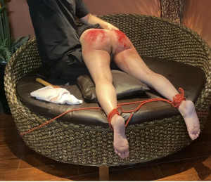 Шлепки по поротому заду.jpg