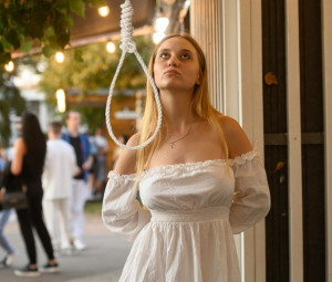 Задумалась у петли.jpg