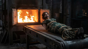 Связанная у печи крематория.jpg