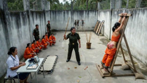 Порка ротанговой тростью.jpg