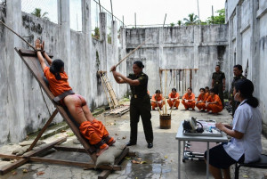 Порка ротанговой тростью - 1.jpg