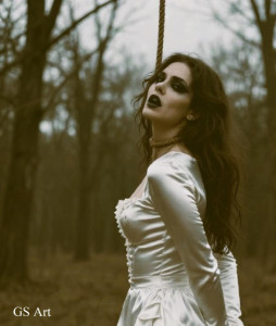 Висельница в блестящем платье.jpg