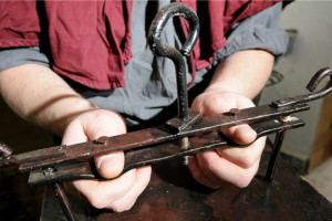 Тиски-пластины для пальцев.jpg