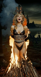 На костре в чёрном белье.jpg