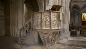 Pulpit in medieval temple - GPT.jpg