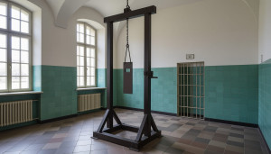Guillotine in 1930s Munich prison - H11.jpg