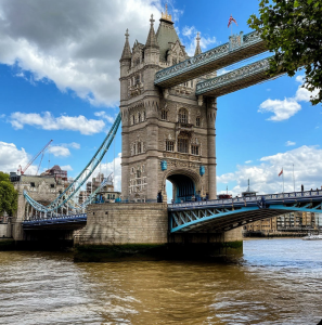 London Bridge is falling down.png