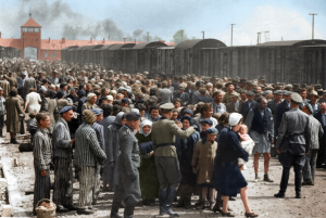 Selection_on_the_ramp_at_Auschwitz-Birkenau,_1944.png